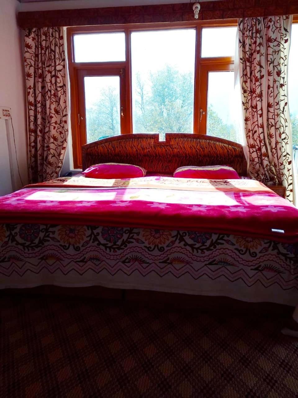 Hotel King Palace Pahalgam Exterior photo